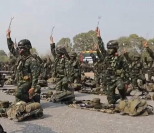 Den thailändska armén tar över jurisdiktionen vid gränskontrollerna mot Kambodja som en del av de ökande spänningarna.