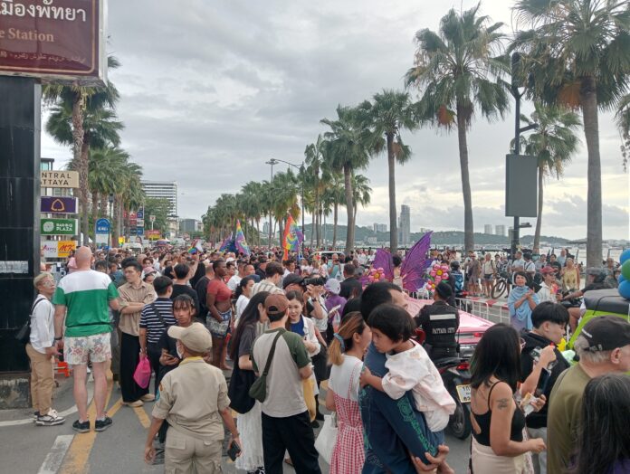 Фотоэкскурсия: В Паттайе успешно прошел Парад Гордости, на который собрались тысячи людей