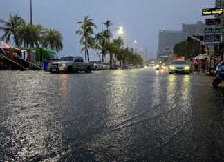 Предупреждение о сильных дождях выпущено для 49 провинций Таиланда, включая Бангкок, с 70-процентной вероятностью интенсивных ливней
