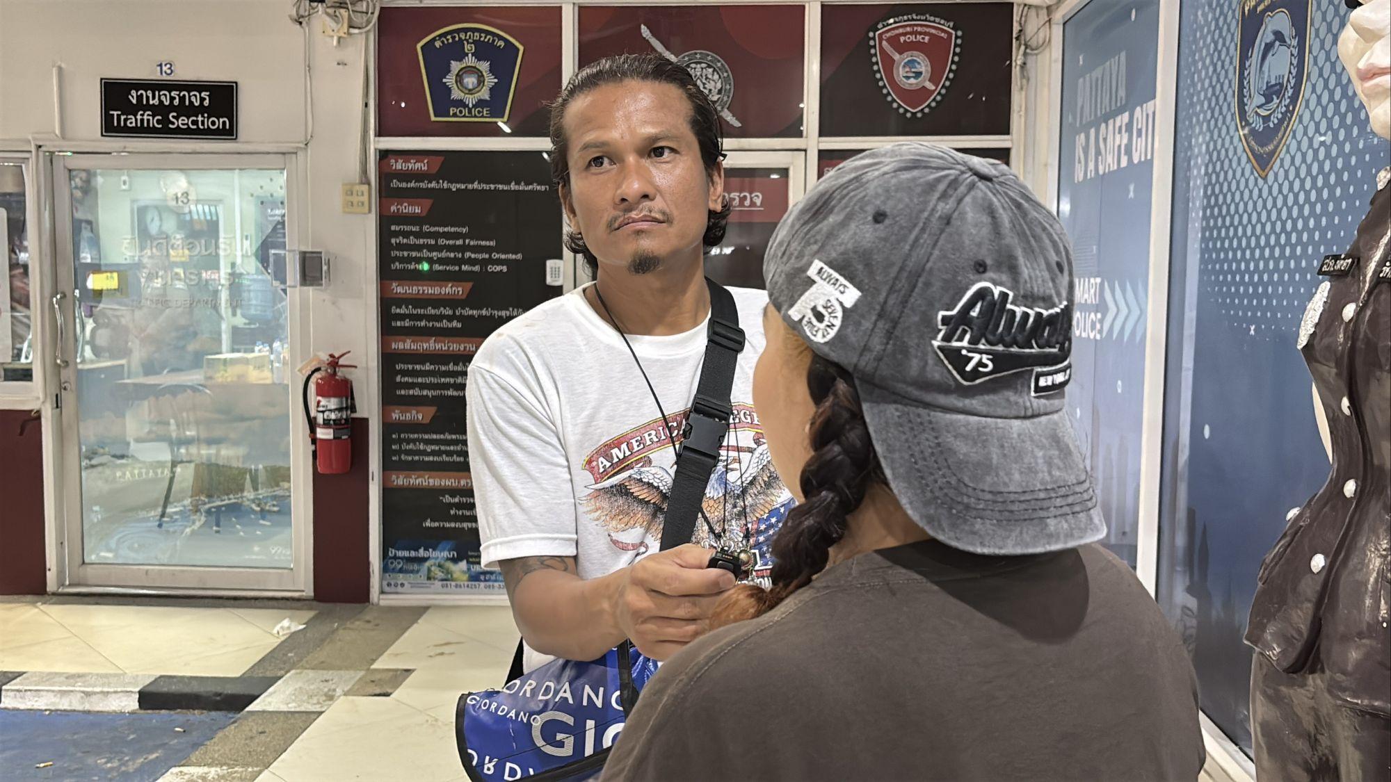Women detain rider accused of blackmail in Pattaya | News by Thaiger