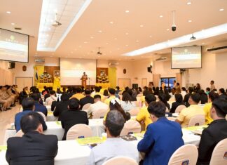 Губернатор Чонбури запускает учебную программу по продвижению истории Таиланда и национальных ценностей