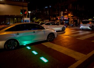 Pattaya onthult nieuwe zebrapadverlichting om de veiligheid van toeristen te vergroten