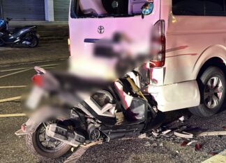 Moottoripyöräilijä loukkaantui vakavasti peräänajossa pakettiauton kanssa Pattayan liikennevaloissa