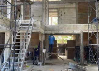 Cambodian Workers in Pattaya Plead with Hun Sen to Stop Pressuring Citizens to Return Home Amid Border Tensions