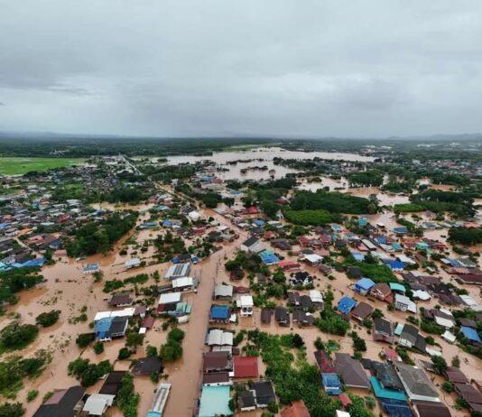 洪水はタイ北部に引き続き影響を及ぼし、数千人が被災