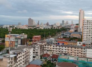 Giganci branży turystycznej w Tajlandii obniżają cele dotyczące przychodów i wzrostu, ponieważ chiński ruch turystyczny nadal ma problemy