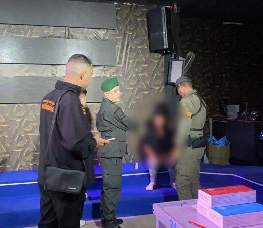 Pattaya-politiet raidet nattklubb for angivelig drift uten lisens og uten tidligere åpningstider