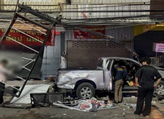 Tragic Collision in Pattaya: Pickup Truck Driver and Motorcycle Collide, Kills Two People, Crashes into House