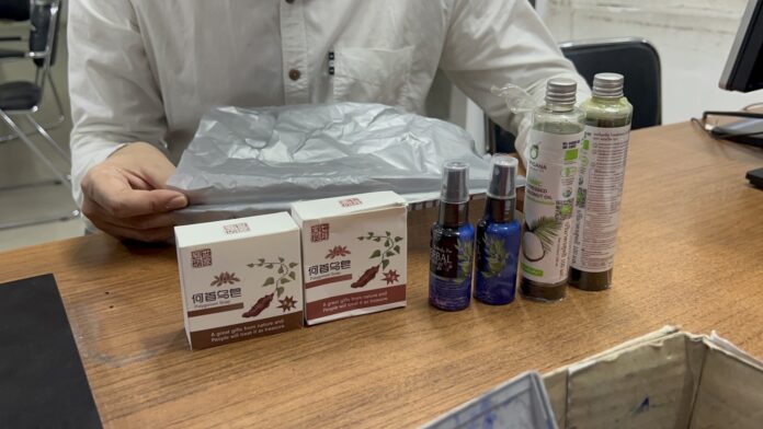 Индийский турист якобы обманут в Паттайе из-за чудодейственных продуктов для роста волос, потерял более 24,000 бат
