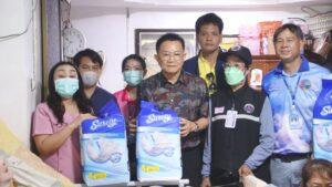 Pattaya City Officials Deliver Adult Diapers and Wheelchairs to Bedridden Patients in the Arunothai Community