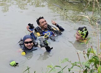 Sri Racha Rescue Team Braves Jungle and Deep Waters to Recover Lost Phone and Car Keys of a Tourist