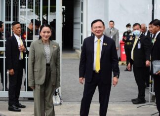 Thaksin Shinawatra Releases Statement Prior to Going to Prison in Bangkok