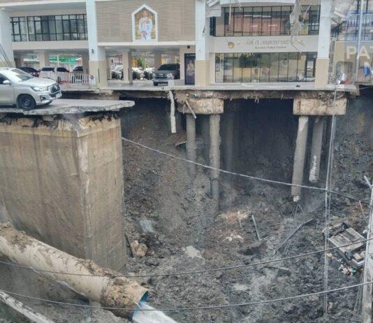 Enorme sinkhole laat belangrijke weg instorten nabij Vajira-ziekenhuis in Bangkok - VIDEO