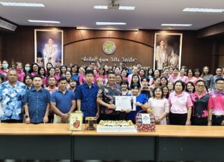 Die Gemeinde Takhian Tia feiert den 49. Geburtstag des Ratspräsidenten in warmer, freundlicher Atmosphäre