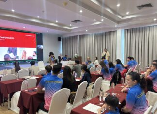 スアン・スナンダ・ラジャパット大学がパタヤの学生を教室の外に連れ出し、実際の人事イノベーションを体験