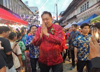 Einwohner von Phanat Nikhom feiern das 22. jährliche Mondfest