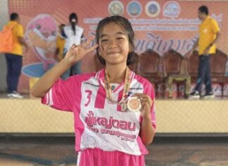 Einheimischer Teenager aus Nongprue bereitet sich auf nationalen Futsal-Wettbewerb für Studenten in Rayong vor