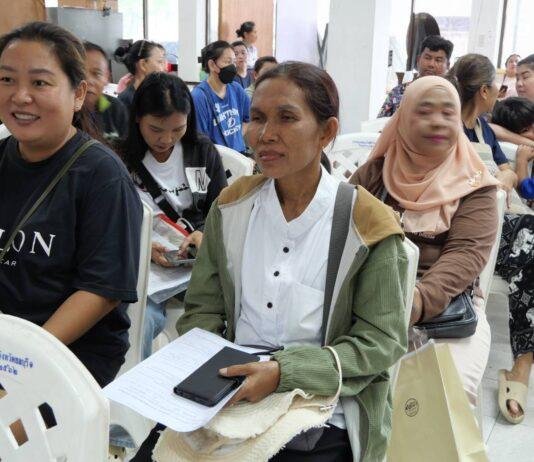 Banglamungin piirikunta tekee yhteistyötä Krung Thai Bankin kanssa käynnistääkseen myyjille suunnatun Half-Half Plus -rekisteröintikampanjan, joka houkuttelee kauppiaita.