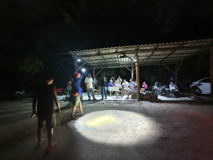 Власти Бангламунга провели рейд на нелегальное игорное заведение, арестовали 13 человек на следующий день после того, как правительство Таиланда запретило карточные игры в качестве видов спорта