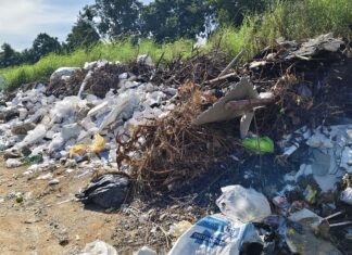 Tjänstemän i Banglamung inspekterar olaglig avfallsdumpning i Takhian Tia efter klagomål från invånare