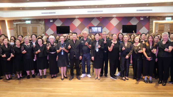 Школа для пожилых людей в Паттайе открывает двери для новой группы старших участников в четвертом выпуске