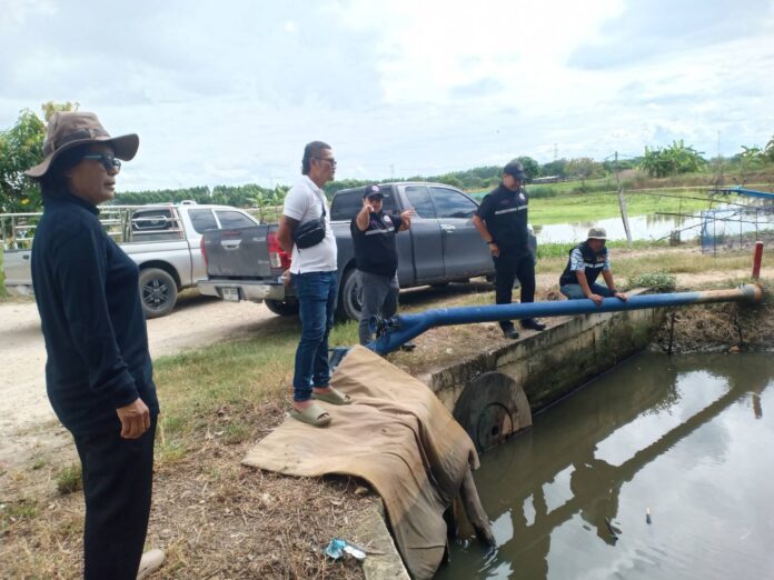Губернатор Чонбури быстро принимает меры по решению проблемы сброса сточных вод завода в районе Phanat Nikhom