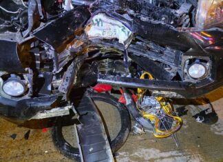 Un conductor ebrio que conducía una camioneta en contra del tráfico en Sattahip causó una colisión fatal que mató a un motociclista de 13 años.