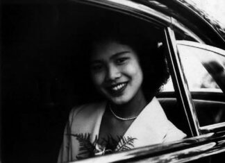 タイ政府は民間の祝祭活動の禁止はないと明言したが、シリキット王太后の喪に服す期間には配慮するよう呼び掛けた。