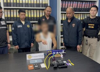 Власти Таиланда провели рейд в кондоминиуме в Паттайе и арестовали двух китайцев с метамфетамином, пневматическим пистолетом и тысячами нелегальных электронных сигарет и обычных сигарет.