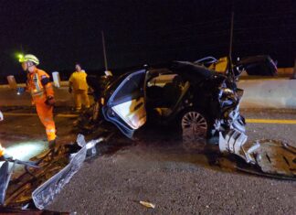 Tres personas fallecieron, entre ellas un turista surcoreano que se dirigía a Pattaya para pasar sus vacaciones; otras cinco resultaron heridas en un choque múltiple de cinco vehículos en la autopista 7, cerca de Pattaya.