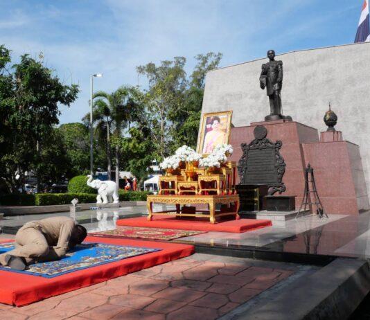 Banglamung District Officials Pay Tribute to Her Royal Majesty Queen Sirikit the Queen Mother