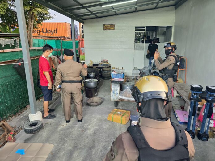 Финансовое отчаяние заставило продавца кальмаров убить всю свою семью из четырех человек, а затем повеситься в Сри Рача