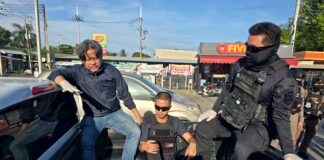 Sri Racha-polisen griper ökänd återfallsbrottsling för vapenhot och misshandel