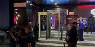 Polisrazzia mot nattklubb i Pattaya, 12 kinesiska turister testade positivt för droger, 20 vietnamesiska arbetare gripna