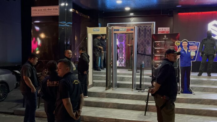 Полиция совершила рейд на ночной клуб в Паттайе, 12 китайских туристов дали положительный тест на наркотики, 20 вьетнамских работников задержаны