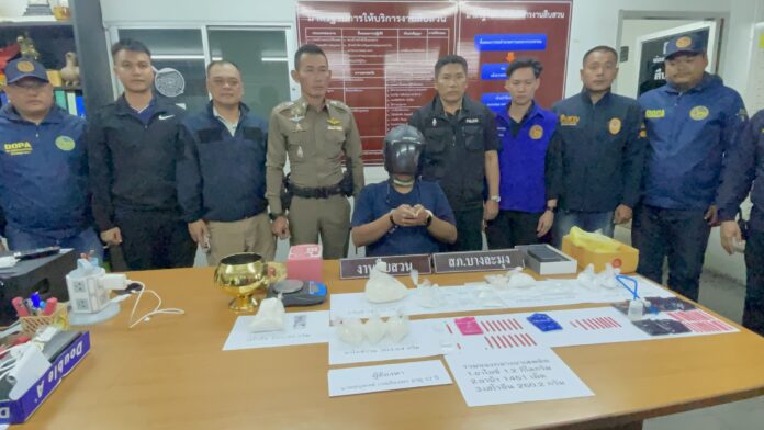 Полиция Бангламунга совершила рейд на квартиру в Бангкоке, изъяв более 1,4 кг метамфетамина в крупной межпровинциальной операции