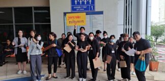 シラチャのソムデック・プラ・ボロマラチャテウィ病院が高層ビル火災避難訓練を実施