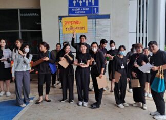 Ziekenhuis Somdech Phra Borommaratchathewi in Sriracha voert oefening uit voor evacuatie van hoogbouwbrand