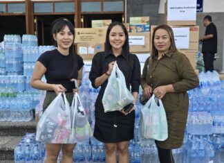 Inwoners van Sriracha tonen overweldigende vrijgevigheid en doneren essentiële goederen voor slachtoffers van overstromingen in Zuid-Thailand