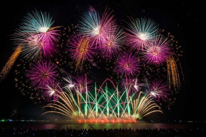 Международный фестиваль фейерверков в Паттайе 2025 завершается в захватывающем стиле!