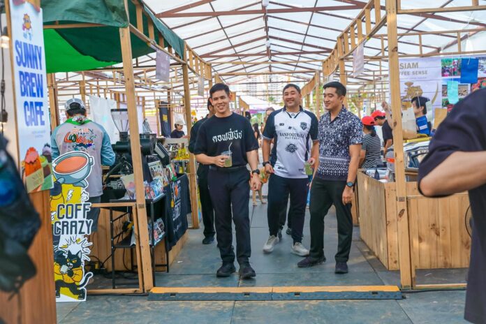 Пляж Паттайи принимает фестиваль Чонбури Кофе на пляже 2025 в эти выходные