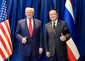 Thailands premiärminister står fast vid samtalet med Trump, fredsavtalet uppskjutet tills Kambodja ber om ursäkt för minincidenten vid gränsen.