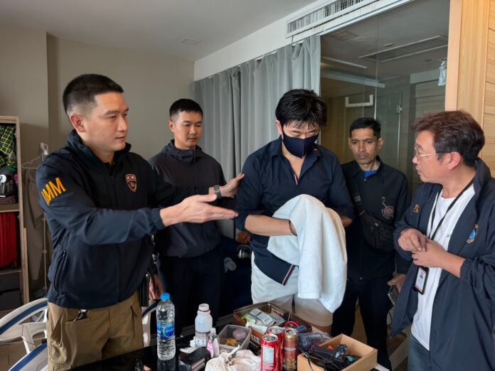 Иммиграционная полиция Чонбури совершила рейд на роскошный кондоминиум в Паттайе, арестовав находящегося в черном списке гражданина Южной Кореи с метамфетамином, инструментами для онлайн-игр и порнографией
