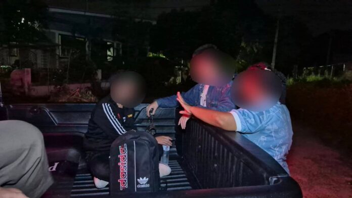 Ревность переросла в насилие: женщина из Паттайи была ударена ножом соседкой после предыдущих предполагаемых насмешек, нападавшая собрала сумку и ждала ареста