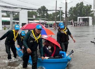 Королевская армия Таиланда начинает полномасштабную операцию по ликвидации последствий наводнения в Хатъяе