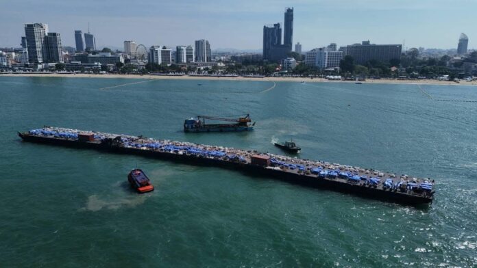 Мэр Паттайи приветствует международные пиротехнические команды накануне захватывающего фестиваля фейерверков 2025 в этот уикенд!