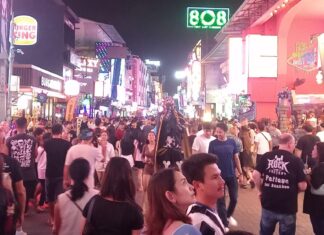 タイの観光業は、政府が11月~12月に6.71万人の観光客を目標に掲げ、修正後の年間目標3,340万人を達成するため、厳しい戦いに直面