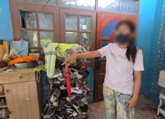 Las cámaras de seguridad captaron un aterrador incidente de acoso: una vendedora fue seguida hasta su casa en Sri Racha por un sospechoso, quien logró escapar tras alertar a su novio.