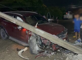 Un conductor ebrio en Pattaya choca contra un poste de luz, dejando a oscuras a todo un pueblo. Admite estar intoxicado, pero afirma no recordar nada del accidente.