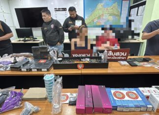 QR 코드 스티커를 통해 불법 성인용품, 포퍼, 기타 품목 판매한 혐의로 파타야에서 체포된 영국인과 태국인